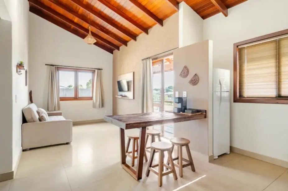 Apartamento do Canto do Paraíso com sala integrada e cozinha completa
