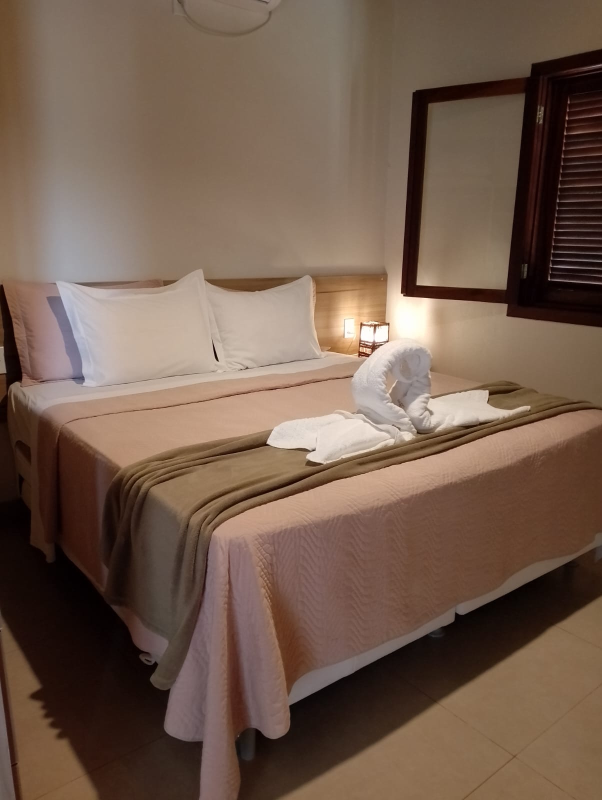 Quarto aconchegante com cama de casal no Canto do Paraíso em Alto Paraíso de Goiás