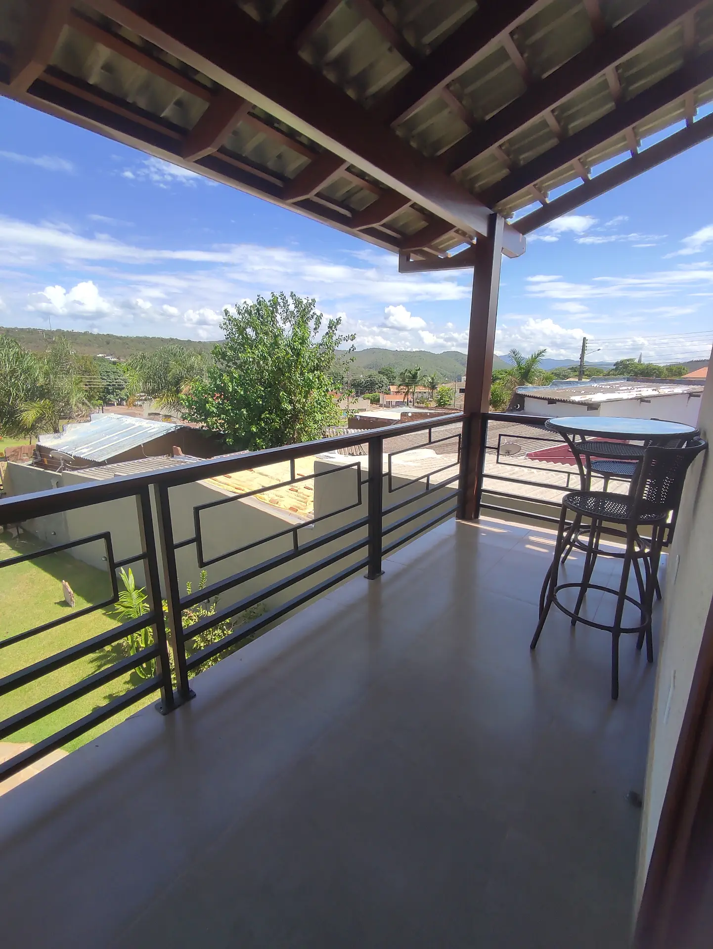 Varanda com vista do Canto do Paraíso em Alto Paraíso de Goiás